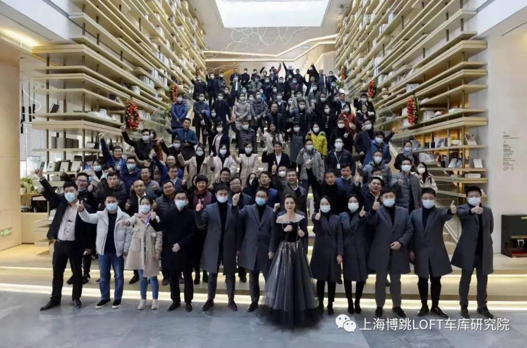邵阳全国一百多人在华侨城汉口道6号参观研讨LOFT专利车库技术！